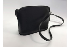 Jednoduchá kožená kabelka černá