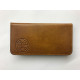 Jednoduchá kožená peněženka s raženým buddhistickým symbolem